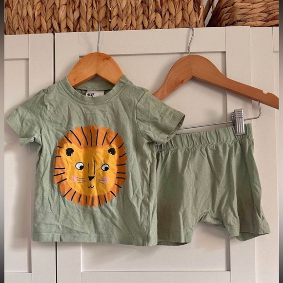 H&M Other - 💕3/$25💕 H&M Baby Short Set